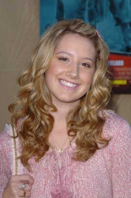 Ashley-Tisdale-picture-Z1G125689_b