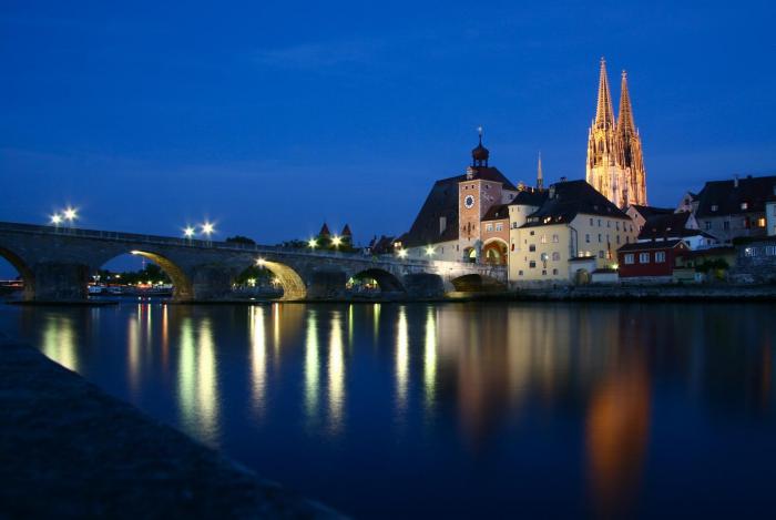 Regensburg-Domul si Podul de piatra.,noaptea - Regensburg