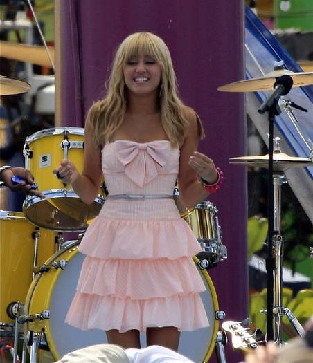 WBCCODFNMJZAGYFIKZX - Hannah Montana The Movie