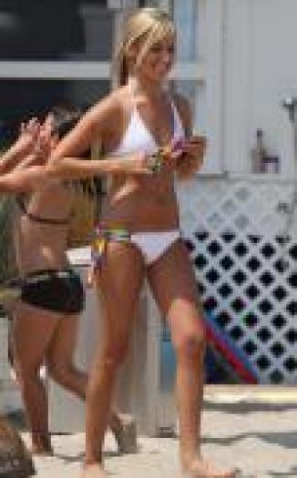 DKABVQHRGIBYGDBRHSH - ashley tisdale