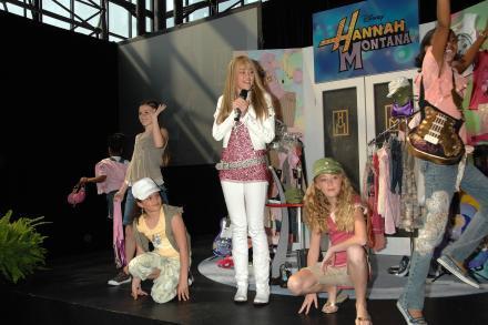 QUEXLGNEKZYQGYSKDSG - Magazinul deschis in 2007 Hannah Montana