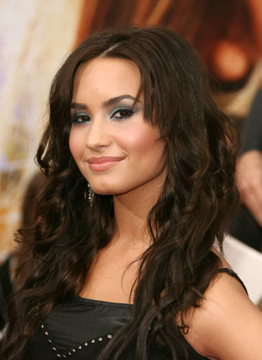 ZPAWLXTZTXXDJWJHMTO - Demi Lovato