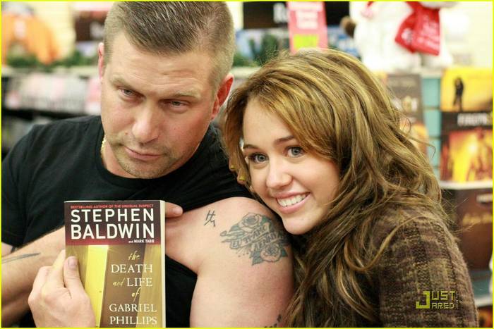 miley-cyrus-justin-gaston-stephen-baldwin-03 - Miley Cyrus Bumps Stephen Baldwin