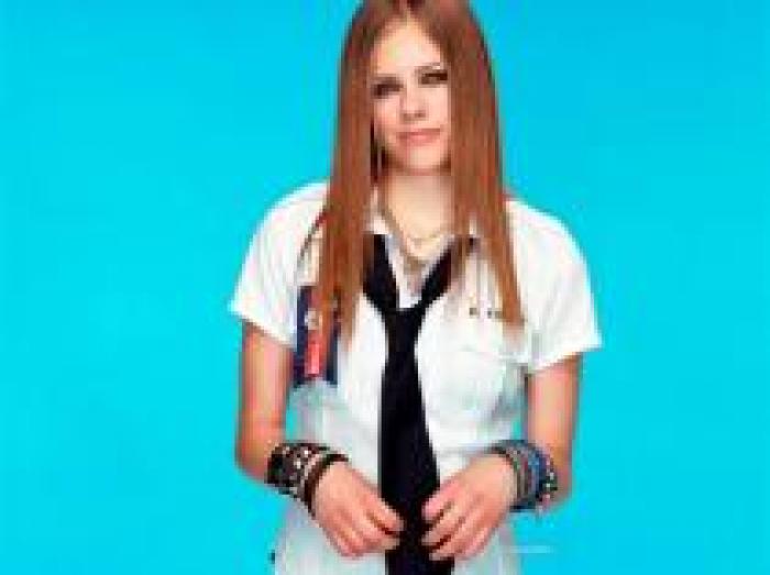 XBAQDEJNBPUPJELDACM - alte poze cu avril lavigne