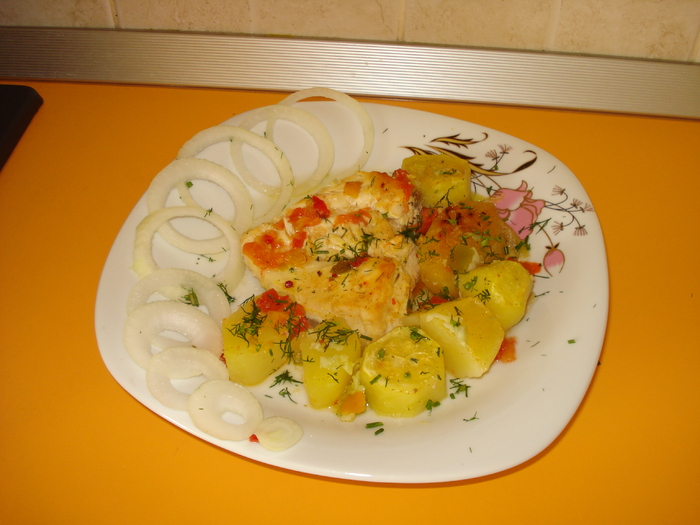 PIEPT DE PUI CU CARTOFI,DOVLECEI SI MAR! - GUSTOS