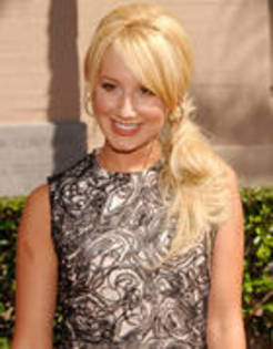 2006 - ASHLEY TISDALE-STILUL DIN FIECARE AN