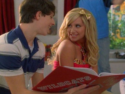 33285_high-school-musical-2-screen-cap - Poze ciudate urate haioase etc