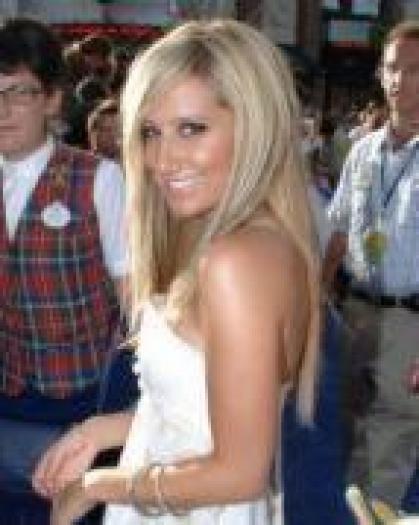 ELQOMLGXTREWXHHSQZU - ashley tisdale
