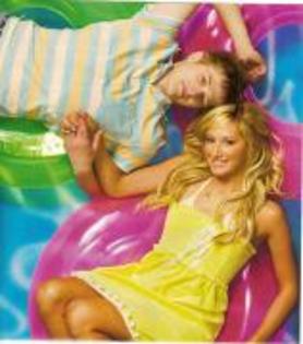 si luacs - ASHLEY TISDALE SI LUCAS GRABEEL