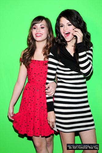 r23jo8 - Poze Selena Gomez