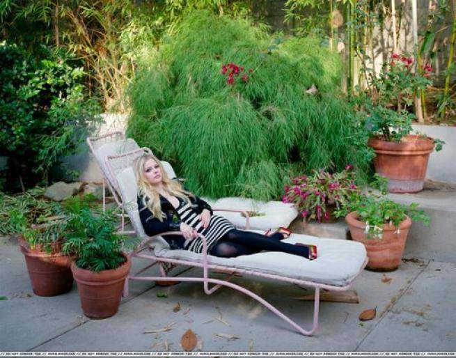 KGDUZVRQYJIQUHWOOFC - AVRIL LAVIGNE