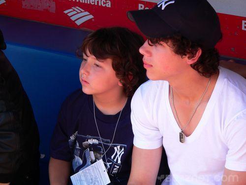 Nick_Jonas_1239994367_1