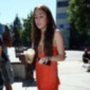 miley-cyrus-258610l-thumbnail_gallery - alegere 3