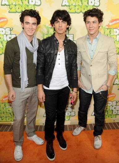 17 - JoNaS bRoThErS