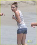 XKNDURHZIFTXMODXRIC - Miley la plaja