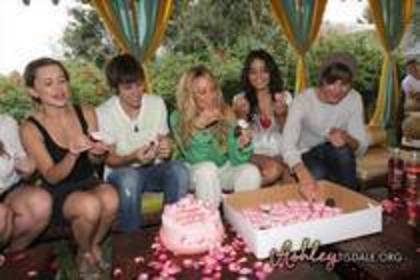 GJBKOZVYEWWJPFIDUXS - alese