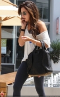 JJAPMNGVEUGQEHAFIHY - ASHLEY TISDALE CANDIDS