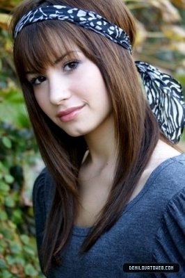 MAATHQSGJDWHHUTSKGE - Demi Lovato in natura