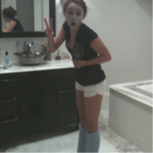 (8) - Rare photo Miley Cyrus