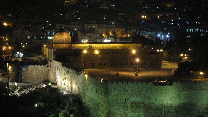 Masjid Al Aqsa in Jerusalem - Palastine (night) - Islamic Architecture Around the World