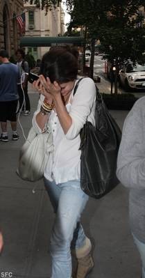 normal_001 - Selena  Arriving at the airport in NY