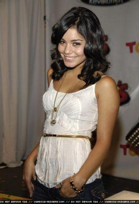 sellyfannr1 - 00000000vanessa hudgens club cu poze 2