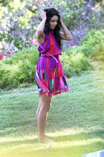 vanessa-hudgens-flash4