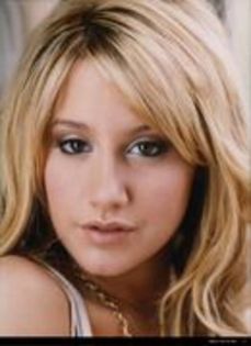 LSXVRBRWCIIQYUFSMKH - ASHLEY TISDALE SEDINTA FOTO 6