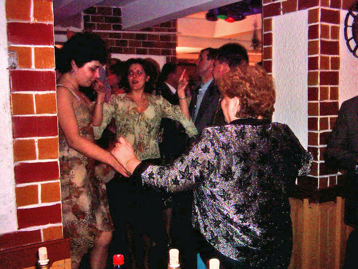 DSCI0008_edited - 2004-2005 revelion