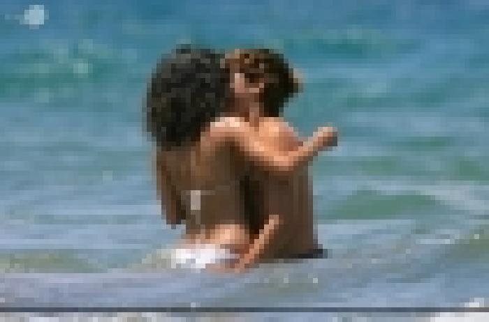 ooi;lk - Vanessa Hudgens and Zac Efron in  vacanta si alte poze cu ei