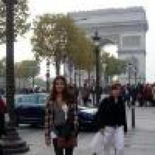 in parisssss - Cleo Sertori-Phoebe Tonkin