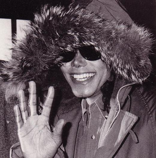 SDXNFNDSONTRUSGVIGQ - alte poze cu michael jackson