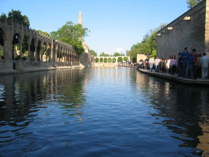 Halilur Rahman Mosque in Urfa - Turkey (pool) - Islamic Architecture Around the World