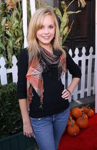 2s95fyf - meaghan martin