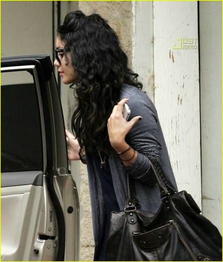 vanessa-hudgens-hollywood-home-08 vanessa-hudgens-hollywood-home-08
