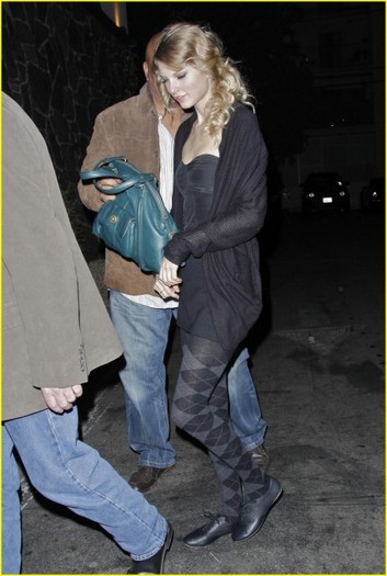 2i7aa1y - Taylor Swift