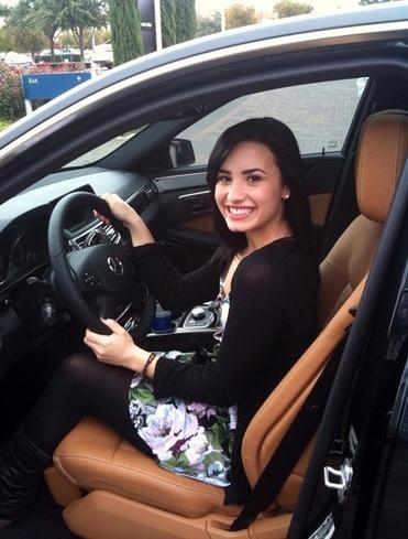 1 - Demi Lovato - In masina ei
