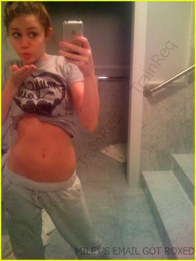 miley-cyrus-soaking-wet-01 - Miley-Personal Picture