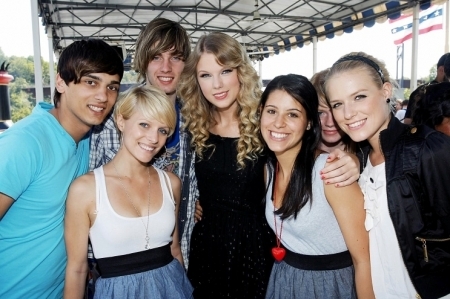 normal_tvshows_popstars025 - Taylor Swift