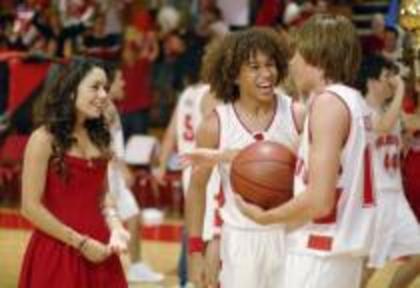 BSMNFNBVSOSXTZSJMUE - High School Musical STILLS