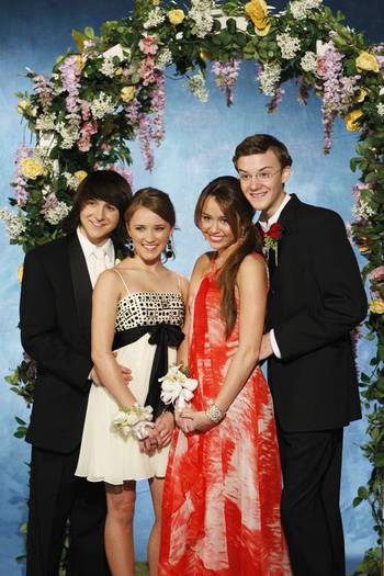 EmilyOsment_ORG-hannahmontana-season3-e69-stills004