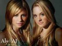 Aly and AJ - Album dedicat Marei