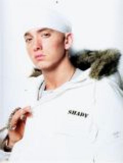 eminem(il urasc dar e si el un cantaret si...)