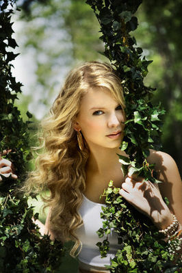 3299446700_b63d5d436f.jp - Taylor  Swift