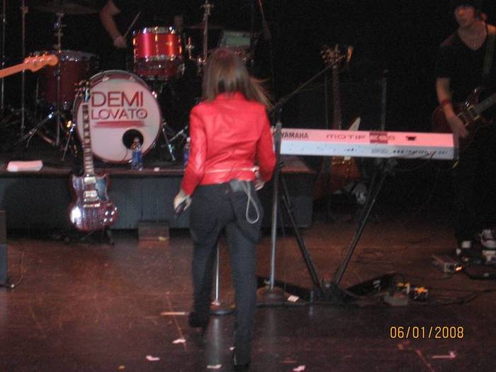 demilovato_net-hersheyparkconcert-0019 - demi lovato