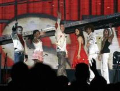 BHMOHFMKVVOVNFMOZVH - high school musical