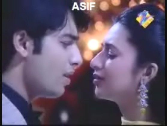 2000447810853400911_rs