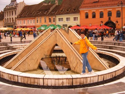 Yo in Piata Sfatului, BV