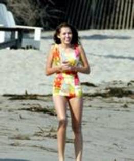 RLNBVNPVXLPIETUMAYA - Miley-Malibu Beach - July 11  2008