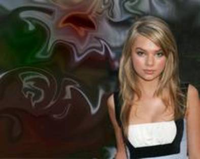 IIQEALUQDYDUMORKFBO - Indiana Evans